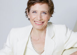 Episode 267 | How to Overcome Fear of Public Speaking as a Group Practice Owner with Linda Ugelow